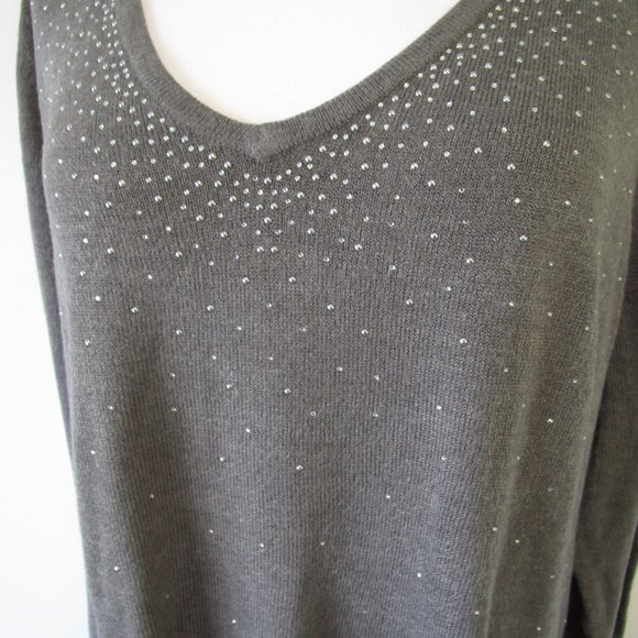 💕 NWT Gray Rhinestone Embellished Sweater Scarf Set - Picture 6 of 11